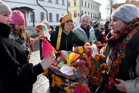 Празднование Масленицы в регионах России