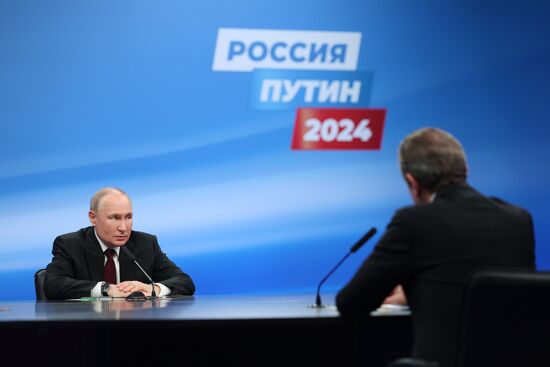 В. Путин встретился с доверенными лицами в избирательном штабе