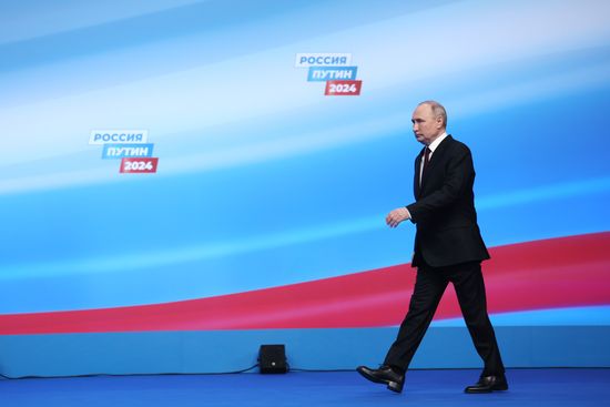 В. Путин встретился с доверенными лицами в избирательном штабе