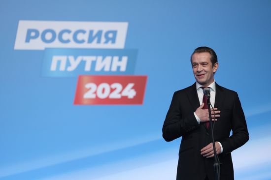 В. Путин встретился с доверенными лицами в избирательном штабе