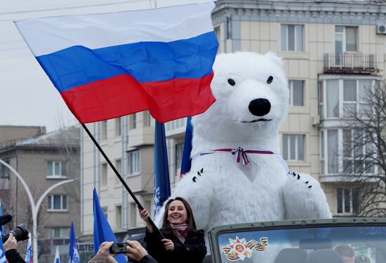 Автопробег в Луганске в честь победы В. Путина на выборах
