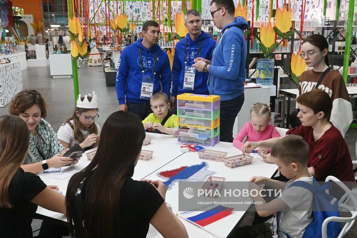 Выставка "Россия". "Русская весна. 10 лет Вместе" 