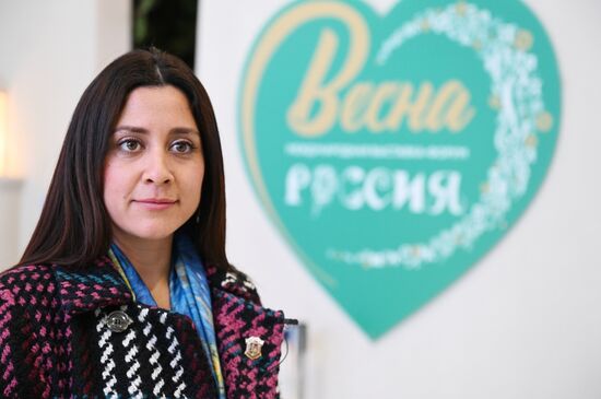 Международная выставка-форум "Россия"
Экскурсия для международных наблюдателей на выборах президента РФ Место: Россия, Москва. Автор: Максим Блинов/РИА Новости. Выставка "Россия". Международные наблюдатели за выборами президента РФ посетили выставку