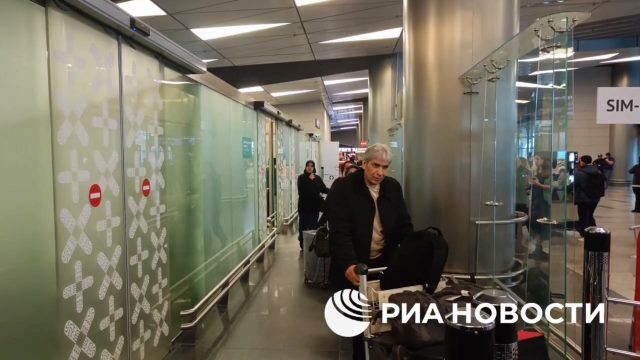 Первая группа туристов из Ирана прилетела в Москву