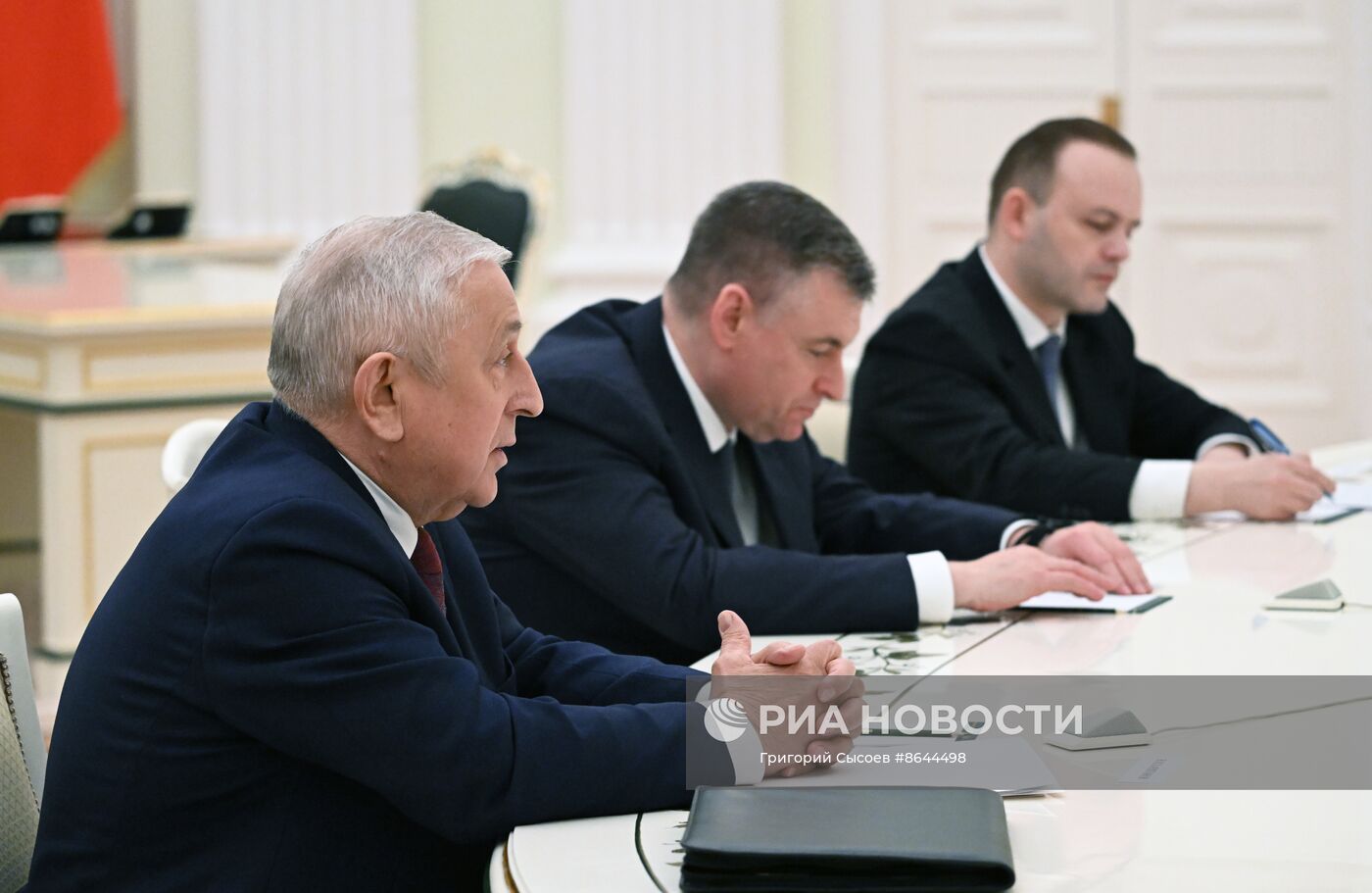 Встреча президента РФ В. Путина с кандидатами, баллотировавшимися на выборах президента РФ