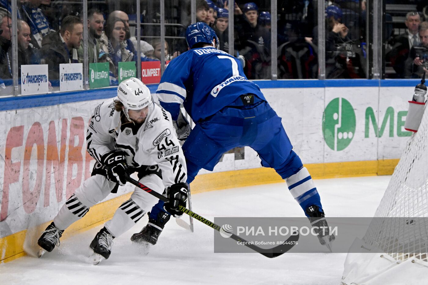Хоккей. КХЛ. Матч "Динамо" (Москва) - "Трактор"