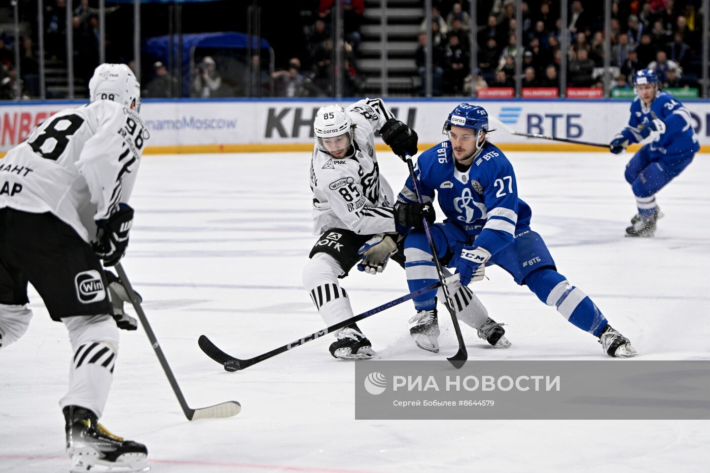 Хоккей. КХЛ. Матч "Динамо" (Москва) - "Трактор"