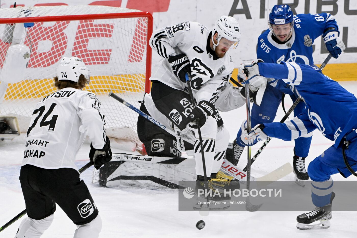 Хоккей. КХЛ. Матч "Динамо" (Москва) - "Трактор"