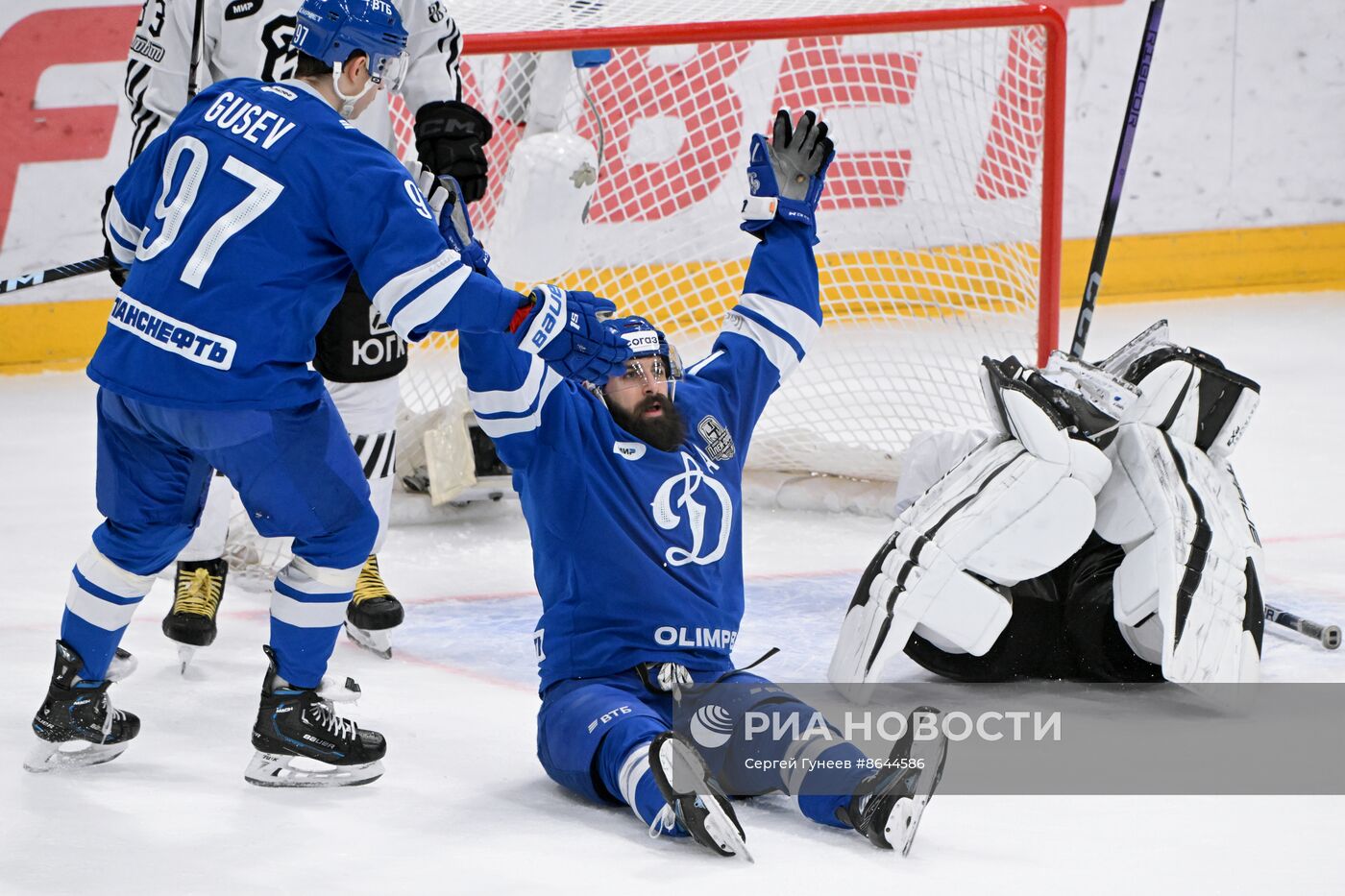 Хоккей. КХЛ. Матч "Динамо" (Москва) - "Трактор"
