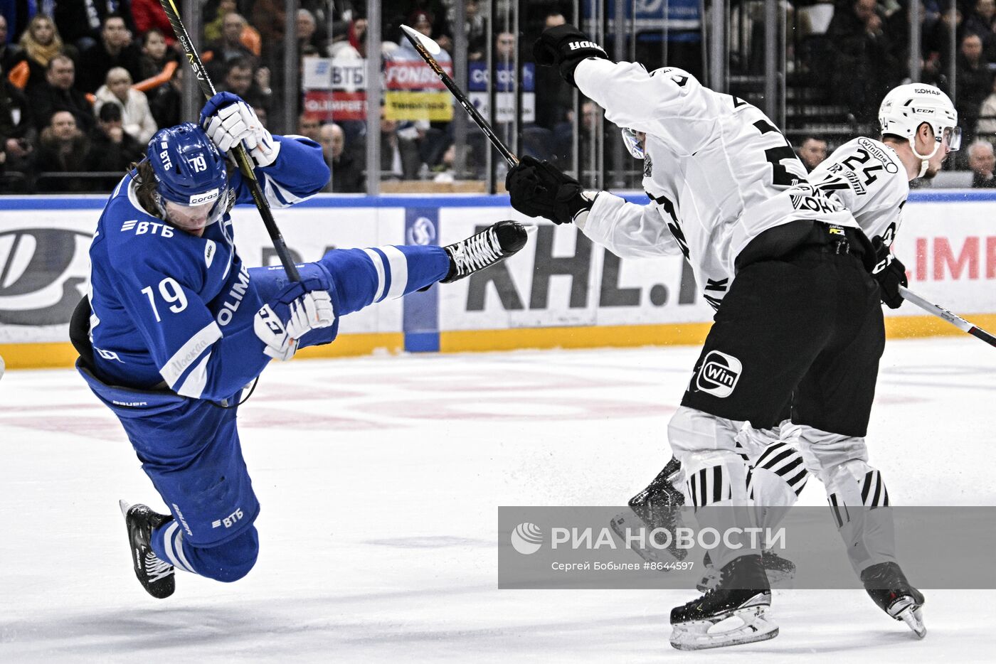 Хоккей. КХЛ. Матч "Динамо" (Москва) - "Трактор"