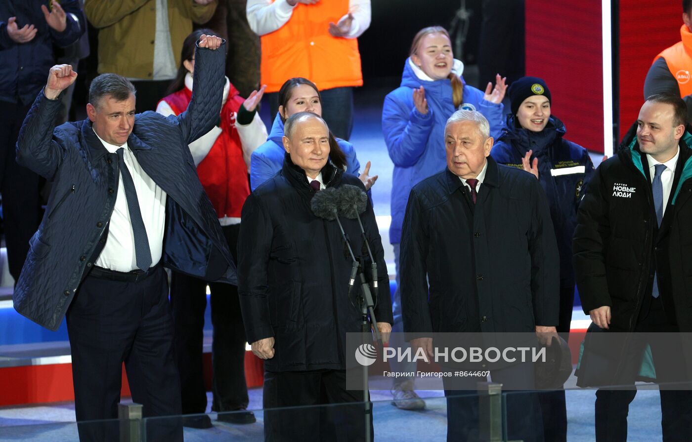 Президент РФ В. Путин посетил митинг-концерт к десятилетию воссоединения Крыма с Россией