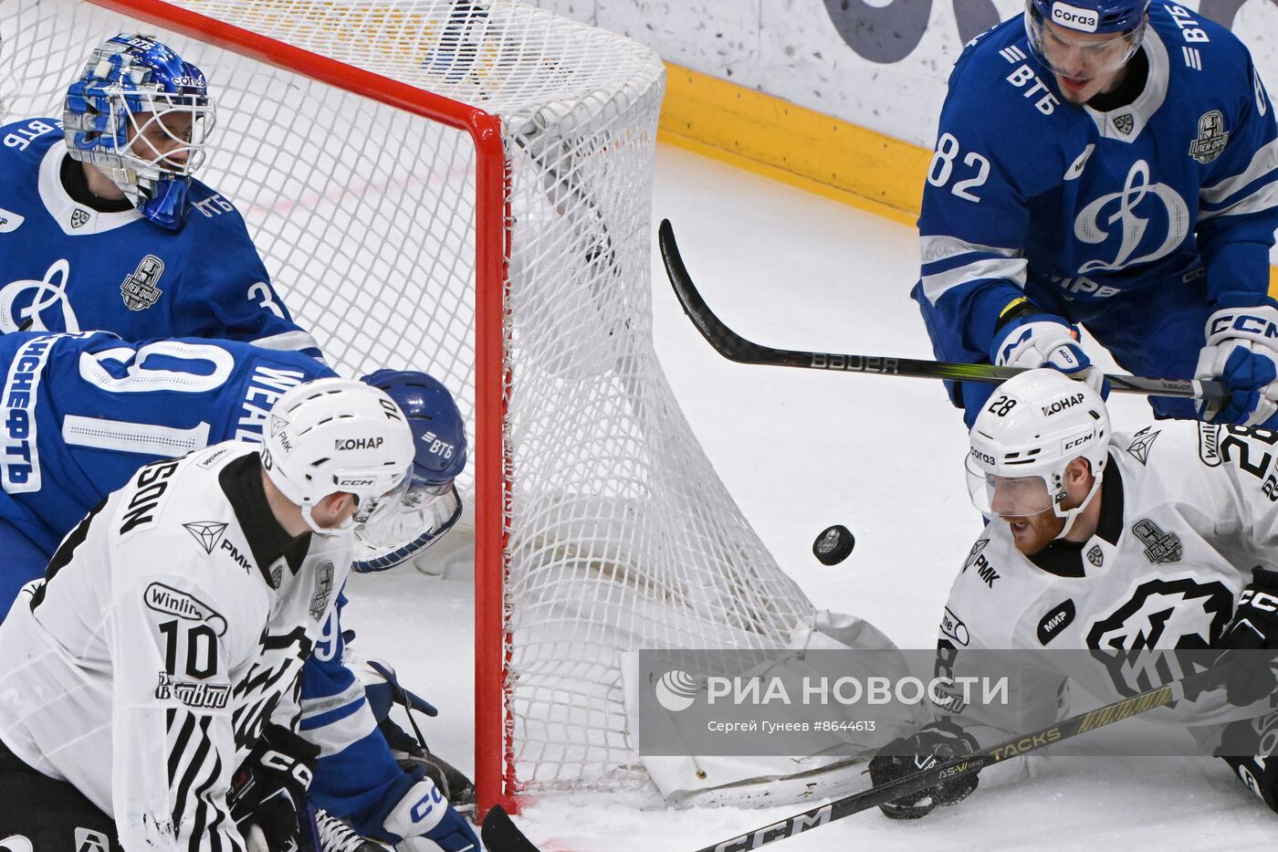 Хоккей. КХЛ. Матч "Динамо" (Москва) - "Трактор"