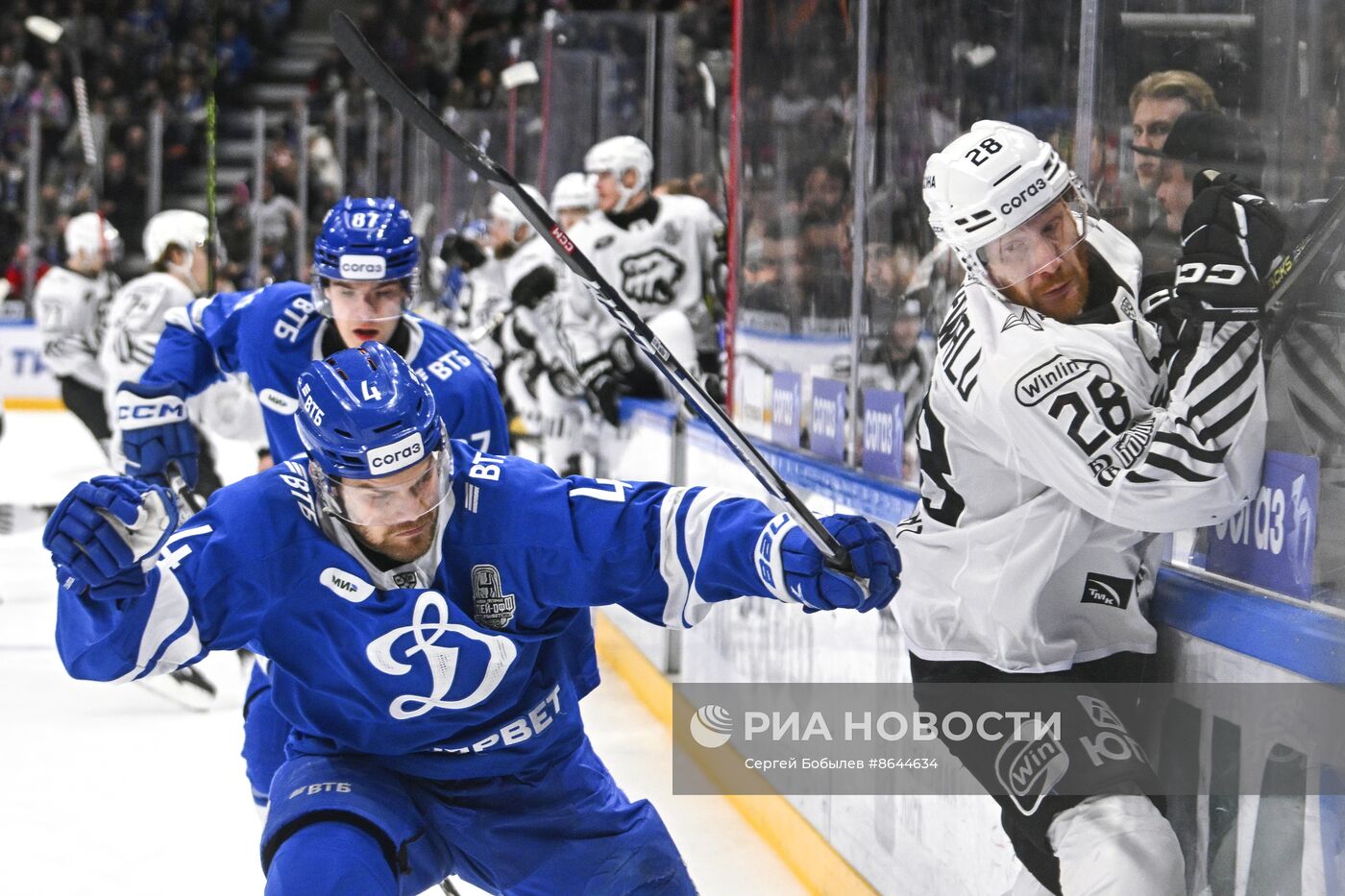 Хоккей. КХЛ. Матч "Динамо" (Москва) - "Трактор"