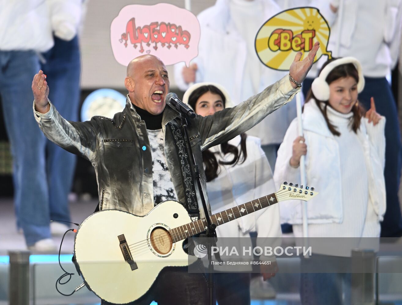 Президент РФ В. Путин посетил митинг-концерт к десятилетию воссоединения Крыма с Россией