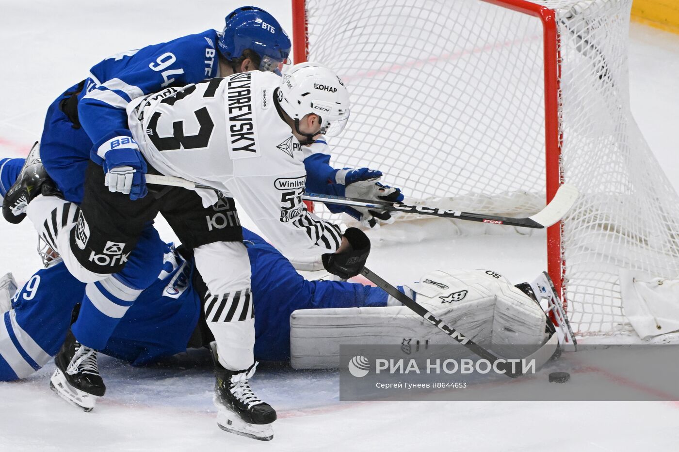 Хоккей. КХЛ. Матч "Динамо" (Москва) - "Трактор"