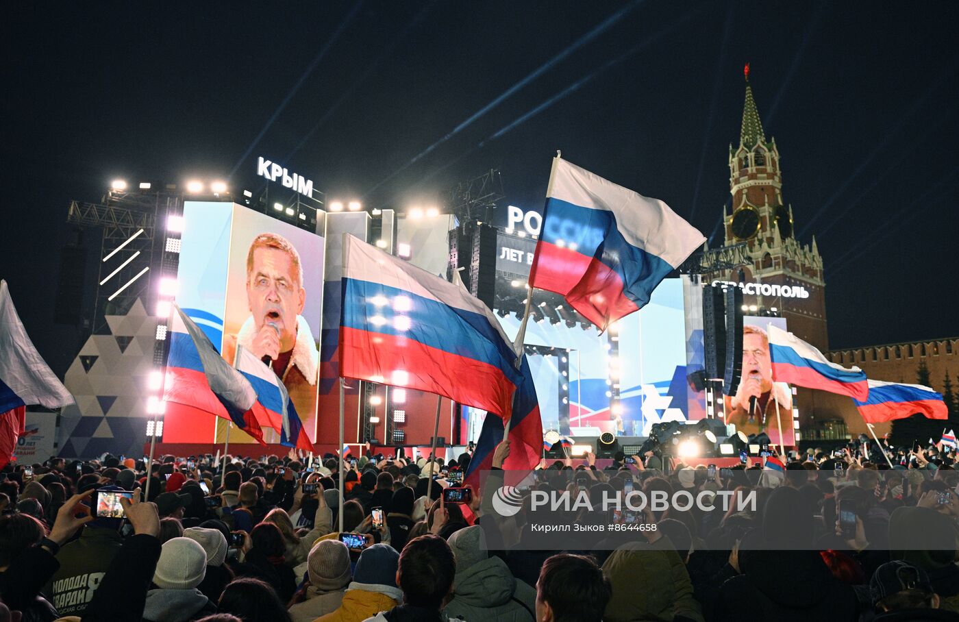 Президент РФ В. Путин посетил митинг-концерт к десятилетию воссоединения Крыма с Россией