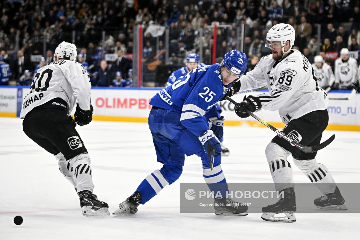 Хоккей. КХЛ. Матч "Динамо" (Москва) - "Трактор"