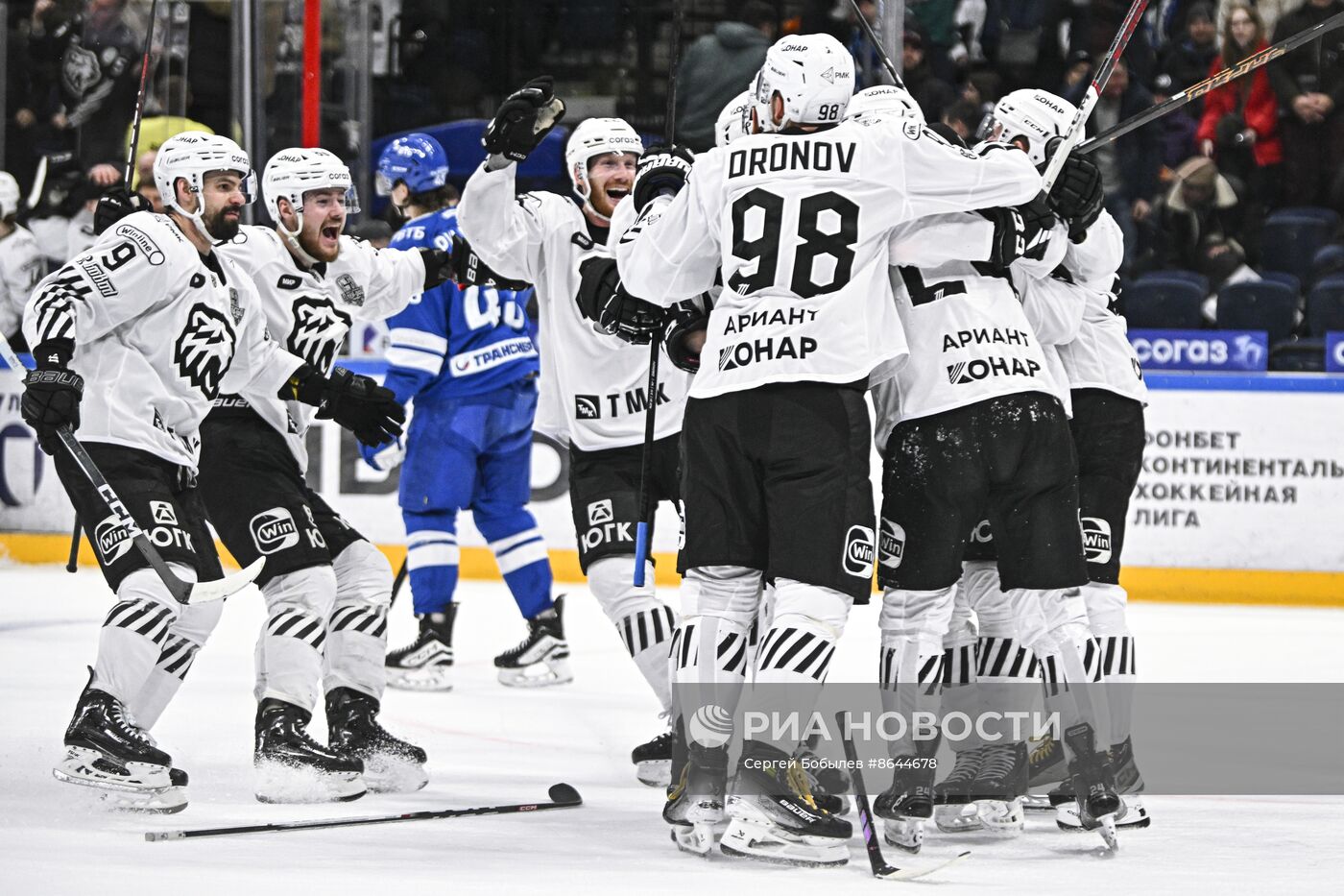 Хоккей. КХЛ. Матч "Динамо" (Москва) - "Трактор"