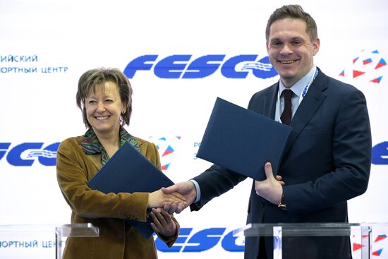Подписание меморандума между РЭЦ и FESCO