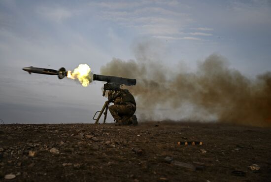 Тренировки расчетов ПТРК "Корнет" ЦВО на Авдеевском направлении