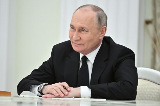 Президент РФ В. Путин встретился с лидерами парламентских фракций