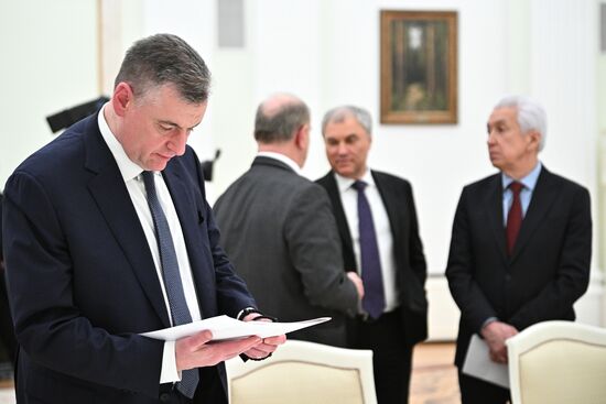 Президент РФ В. Путин встретился с лидерами парламентских фракций