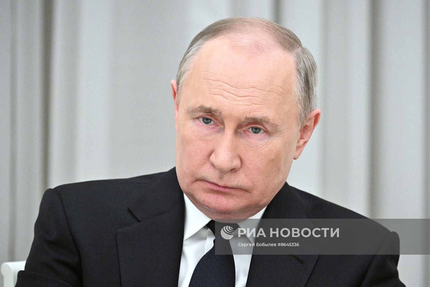 Президент РФ В. Путин встретился с лидерами парламентских фракций