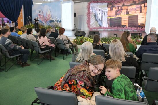 Выставка "Россия". Показ документального фильма "Я дома"