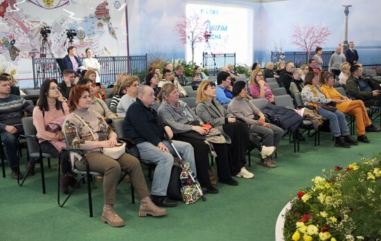 Выставка "Россия". Показ документального фильма "Я дома"