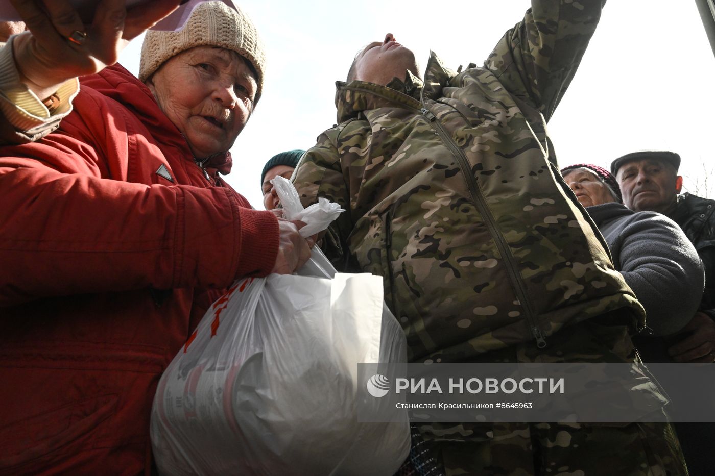Народный фронт доставил гумпомощь в прифронтовые села Сватовского района ЛНР