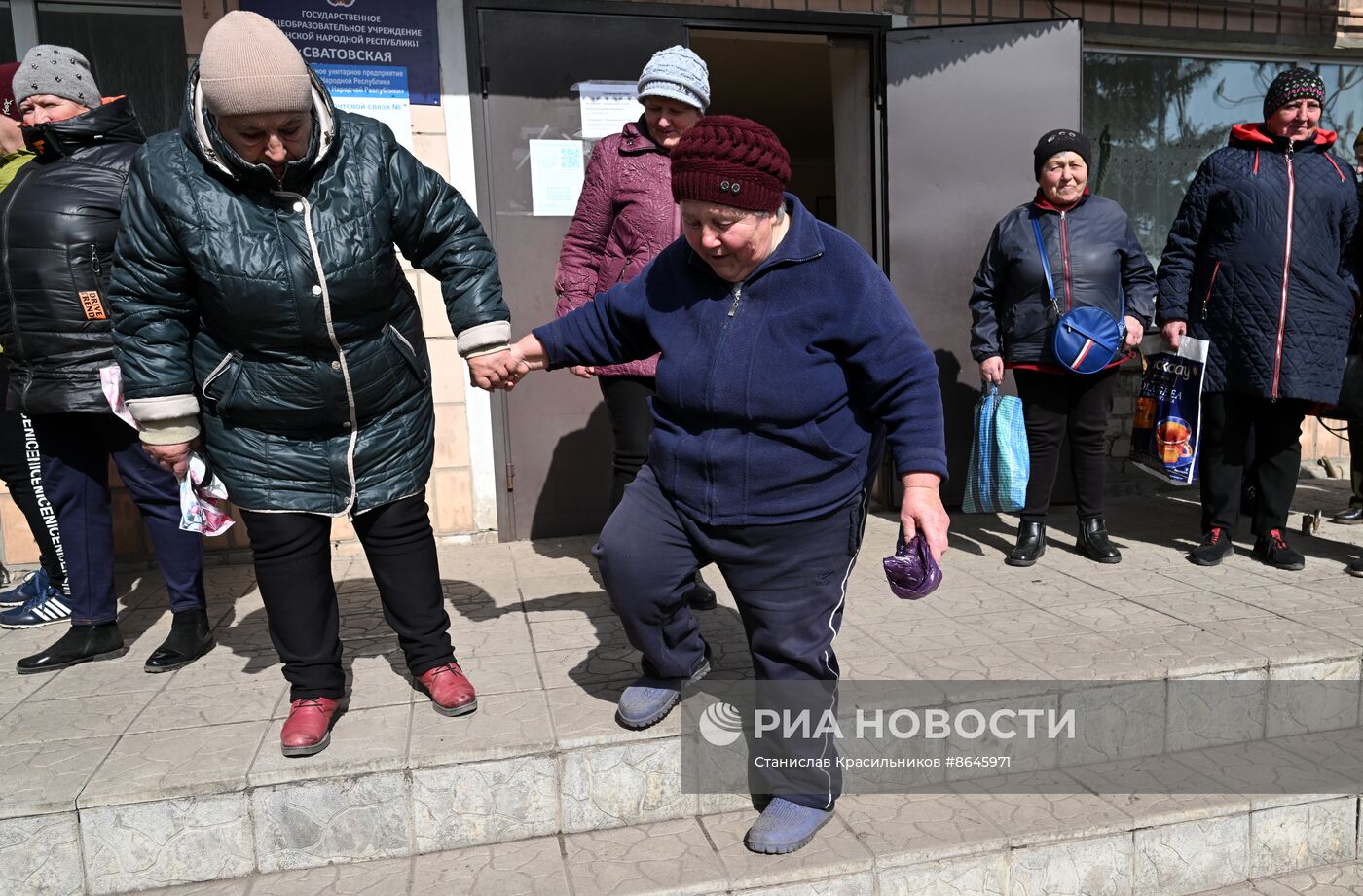 Народный фронт доставил гумпомощь в прифронтовые села Сватовского района ЛНР