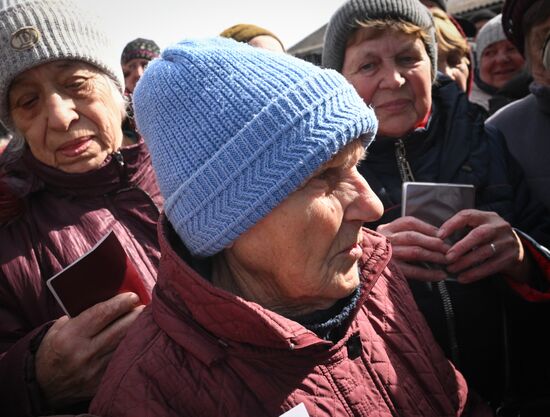 Народный фронт доставил гумпомощь в прифронтовые села Сватовского района ЛНР