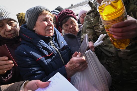 Народный фронт доставил гумпомощь в прифронтовые села Сватовского района ЛНР