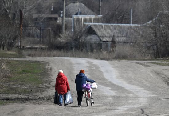 Народный фронт доставил гумпомощь в прифронтовые села Сватовского района ЛНР