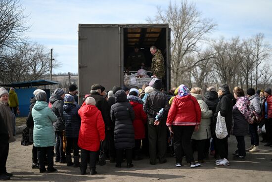 Народный фронт доставил гумпомощь в прифронтовые села Сватовского района ЛНР