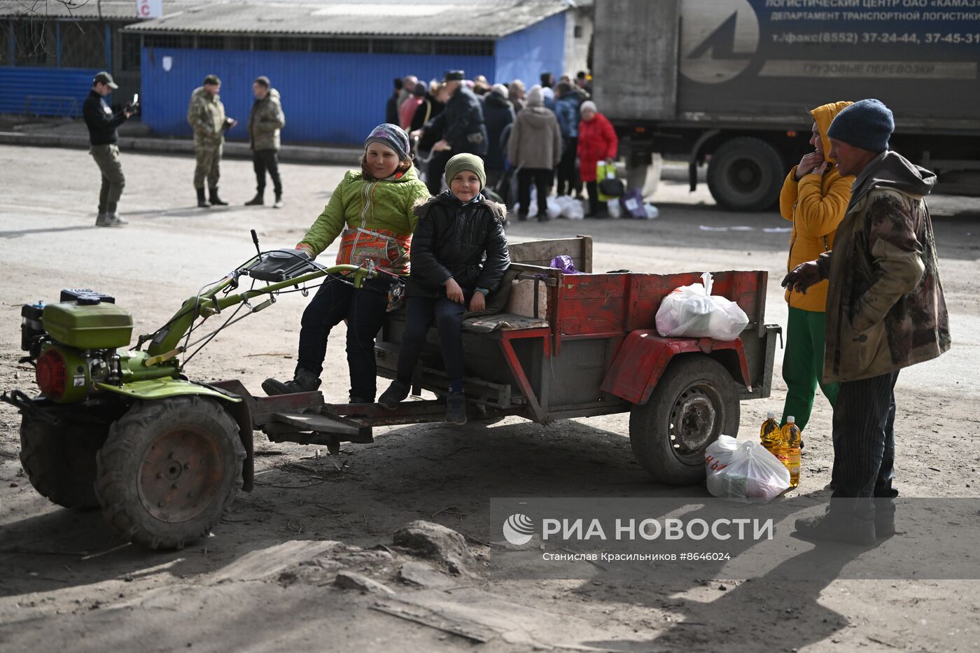 Народный фронт доставил гумпомощь в прифронтовые села Сватовского района ЛНР