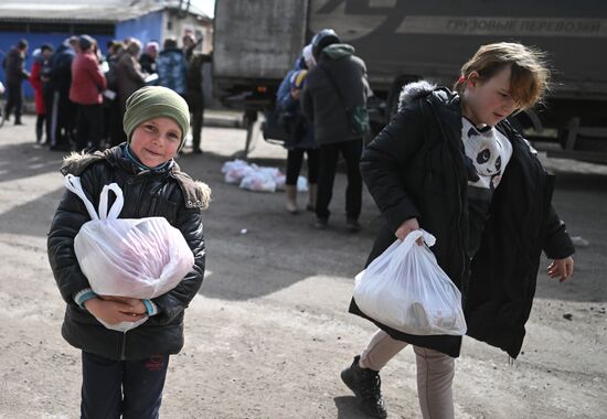 Народный фронт доставил гумпомощь в прифронтовые села Сватовского района ЛНР