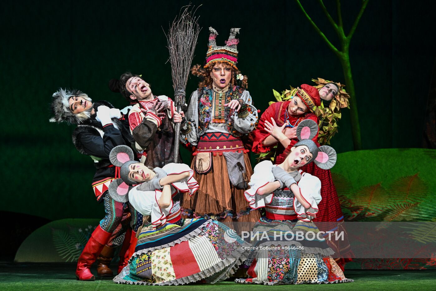 Спектакль "Сказка о Бабе-Яге и Василисе-работнице" в Малом театре