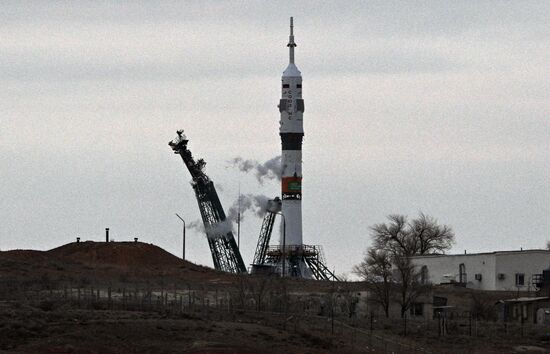 Пуск ракеты с пилотируемым кораблем "Союз МС-25" к МКС отменен