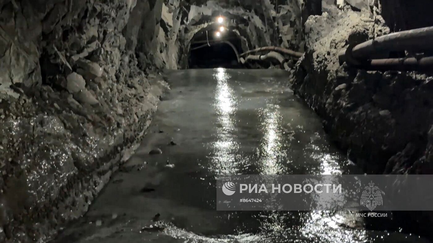 Спасательная операция на руднике "Пионер" в Амурской области