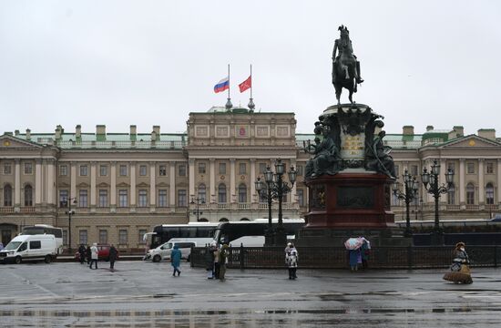 Акции памяти жертв теракта в "Крокус Сити Холле"