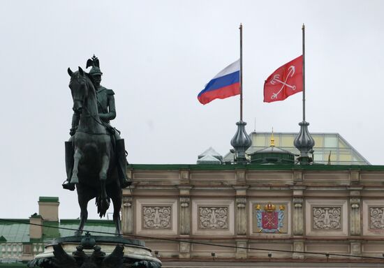Акции памяти жертв теракта в "Крокус Сити Холле"
