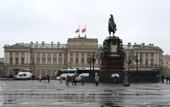 Акции памяти жертв теракта в "Крокус Сити Холле"