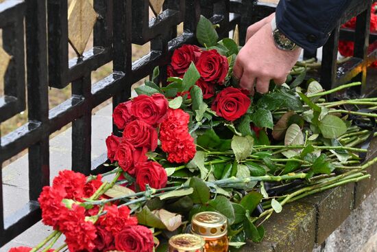 Акции памяти жертв теракта в "Крокус Сити Холле"