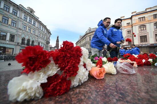 Акции памяти жертв теракта в "Крокус Сити Холле"