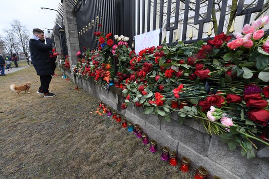 Акции памяти жертв теракта в "Крокус Сити Холле"