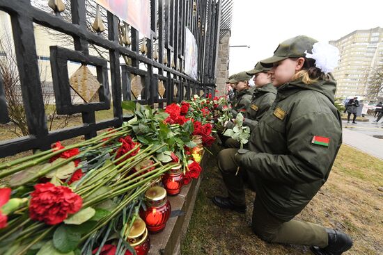 Акции памяти жертв теракта в "Крокус Сити Холле"