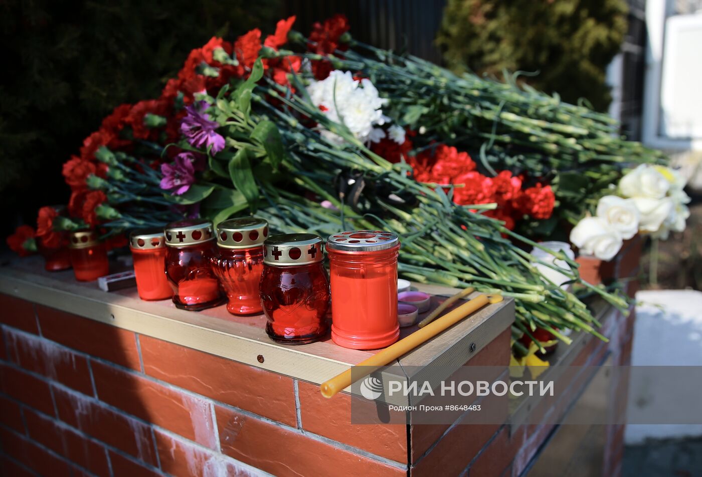 Акции памяти жертв теракта в "Крокус Сити Холле"