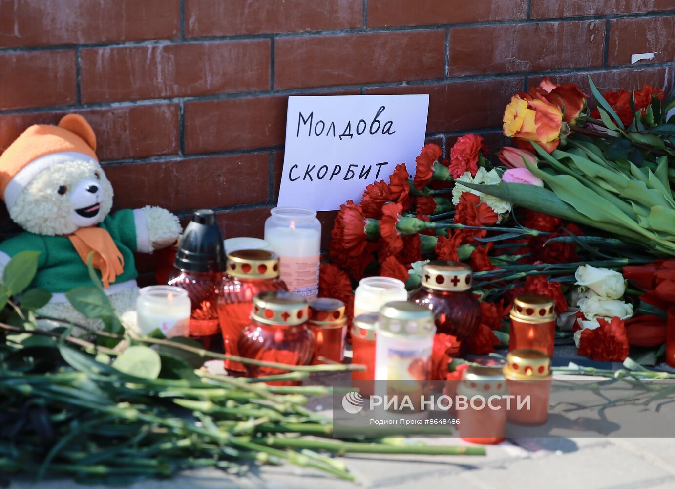 Акции памяти жертв теракта в "Крокус Сити Холле"