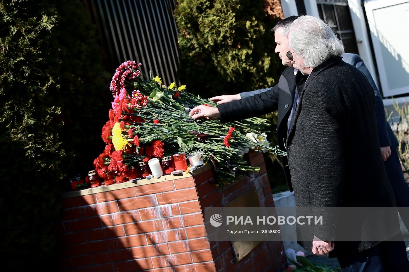 Акции памяти жертв теракта в "Крокус Сити Холле"